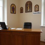 Kancelaria parafialna, gdzie można zamówić mszę w intencji zmarłego