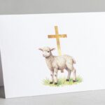 Tradycyjna kartka na Wielką Sobotę z motywem barankiem i krzyżem